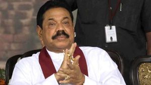 இனி ஓட முடியாது! மகிந்த ராஜபக்சே, மாஜி கூட்டாளிகள் 16 பேர் நாட்டை விட்டு வெளியேற நீதிமன்றம் தடை! 