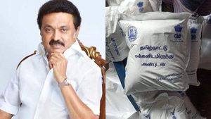 அட.. இலங்கைக்கு தமிழ்நாடு அரசு அனுப்பிய நிவாரண மூட்டையில் என்ன எழுதியுள்ளது பார்த்தீங்களா? சூப்பர்! 