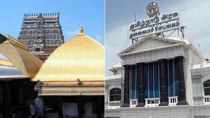 சிதம்பரம் நடராஜர் கோவிலில் கனகசபை மீதேறி பக்தர்கள் வழிபட அரசாணை...தமிழக அரசு அதிரடி 