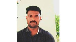 என் சாவுக்கு கவுன்சிலர்தான் காரணம்.. உருக்கமான கடிதம் எழுதிவிட்டு ஊராட்சி செயலாளர் தற்கொலை 