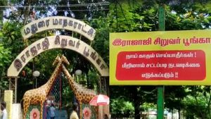 ’நாய் காதல்’ செய்தால் நடவடிக்கை!  பூங்காவில் 18+ செய்கைகளால் இம்சை! ரொம்ப பாதிக்கப்பட்ருப்பாங்க போல!