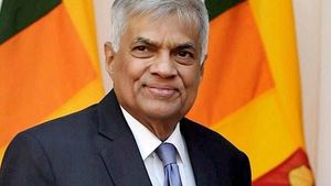 ஒரு நாளைக்கான பெட்ரோல்தான் இருக்கு.. இனி 15 மணி நேர மின்வெட்டு.. தியாகத்திற்கு தயாராகுங்கள்.. ரணில்
