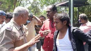 ‛கும்மி’ எடுத்த கோவை மக்கள்... உதவிக்கு சென்ற உபி இளைஞரின் உடல் புண்ணானது.. என்னாச்சி?