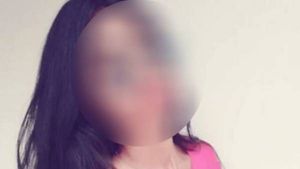 கட்டிப்பிடித்து.. பைக்கில் போன ஸ்வேதா.. நடுரோட்டில் 