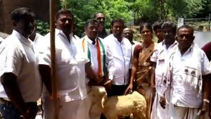 சேலம் அருகே ஆட்டுக்குட்டியோடு வந்த காங்கிரஸ் கட்சியினர்... அண்ணாமலைக்கு பரிசாம்! 