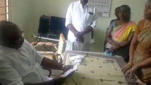 ஏழைகளை காலி செய்து பேருந்து நிலையமா? கொந்தளித்த பட்டுக்கோட்டை மக்கள் - ஒதுங்கிய எம்.எல்.ஏ. அண்ணாதுரை 