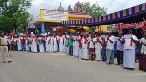 “கூட்டணிக்குள் புது பஞ்சாயத்து” கம்யூனிஸ்ட் நிர்வாகி மீது வழக்குப்பதிவு.. அமைச்சருக்கு தொடர்பு?