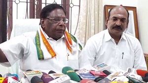முதல்வர் சீட்டை காப்பாற்ற... பாஜகவிடம் சரணடைந்த 