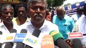 நூல் விலை.. முதல்வர் ஸ்டாலினிடம் முறையிட சைக்கிளில் புறப்பட்ட தொழிலாளிகள்.. தடுத்து நிறுத்திய போலீஸ்