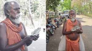 அந்த மனசு தான் சார் கடவுள்! பிச்சை எடுத்த பணத்தில் இலங்கைக்கு நிதியுதவி! உருகிப் போன மாவட்ட ஆட்சியர் 