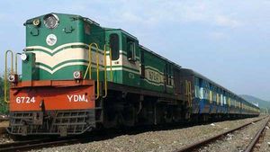 எர்ணாகுளம் டூ வேளாங்கண்ணி.. 13 ஆண்டுக்கு பின் திருவாரூர்-காரைக்குடி மார்க்கமாக எக்ஸ்பிரஸ் ரயில்