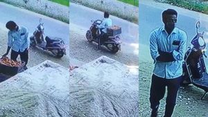 தங்கம்போல் தொடர் விலை உயர்வு ..சேலத்தில் தக்காளி திருடிய ‛டிப்டாப்’ இளைஞர்! ஸ்கூட்டரில் ‛எஸ்கேப்’ 