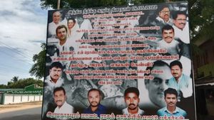 கோட்சே தீவிரவாதினு சொல்றீங்க! அப்ப அந்த ‘----’ யாரு! காங்கிரஸ் கட்சியினரின் அனல் தெறிக்கும் போஸ்டர்! 