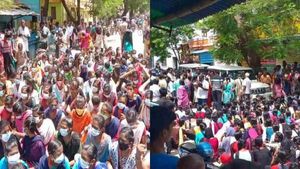 வீடியோ காலில் நிர்வாணம்.. கொமட்டும் ஆபாச சைகைகள்.. பாஜகவிலிருந்து நீக்கப்பட்ட கல்லூரி சேர்மன் 