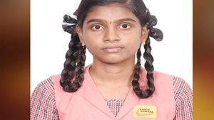 படிக்க எளிமை..ஊக்கப்படுத்திய ஆசிரியர்கள்..எஸ்எஸ்எல்சி தமிழில் செண்டம் அடித்த துர்கா உற்சாகம் 