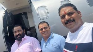 அம்பலமான சிவசேனா எம்எல்ஏவின் ”கடத்தல்” நாடகம்.. சிரித்துக்கொண்டிருக்கும் ”செல்பி” படம் வெளியீடு 