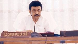 திடுக்கிட்ட முதல்வர்! ஏன்.. ஏன் என்ன பார்க்க வந்தீங்க? நெகிழ வைத்த 