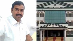 ரூ.1.25 கோடி மதிப்பிலான நூலை வாங்கிக்கொண்டு மோசடி.. பல்லடம் அதிமுக நகர செயலாளர் ராமமூர்த்தி கைது 