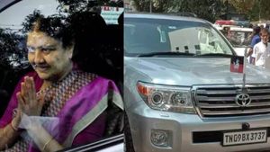 இனி இருக்கு.. “கார்ல கட்டுனதுக்கு பொங்குனீங்களே” - இன்று சி.வி.சண்முகம் கோட்டையிலேயே இறங்கிய சசிகலா!