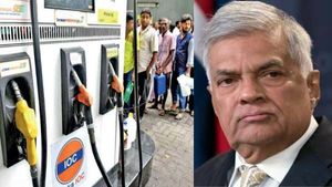 இலங்கையில் இனி கூப்பன் கொடுத்தால்தான் பெட்ரோல், டீசல் கிடைக்கும்... அலாரம் அடிக்கும் பிரதமர் ரணில் 