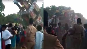 பெரும் சோகம்! தமிழ்நாட்டில் மேலும் ஒரு தேர் விபத்து.. சப்பரம் கவிழ்ந்து 3 பேர் பலி - மூவர் படுகாயம் 