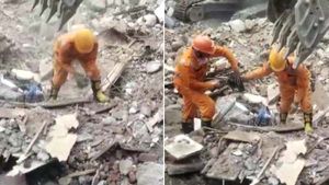 மும்பை குர்லா நகர் அடுக்கு மாடி கட்டிடம் இடிந்து விழுந்து விபத்து- பலி எண்ணிக்கை 19 ஆக அதிகரிப்பு 