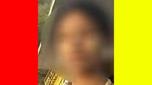 தூண்டிலில் சிக்கிய 
