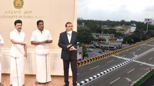 கோவையில் புதிய மேம்பாலம் திறந்து வைத்தார் முதல்வர்.. தென் மாவட்டங்களுக்கு இனி ஈஸியா பயணிக்கலாம் 