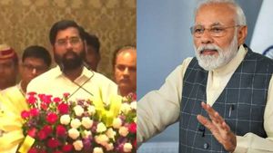 அடிமட்ட தலைவரில் இருந்து முதல்வரான ஏக்நாத் ஷிண்டே! புகழ்ந்து தள்ளி வாழ்த்திய பிரதமர் மோடி! 