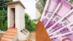 கழிப்பறை காசிலும் கையாடல் - பல லட்சம் மோசடி செய்ததாக 9 வட்டார வளர்ச்சி அலுவலர்கள் மீது வழக்கு 