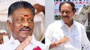 ஓபிஎஸ் வீட்டிற்கு வந்த தம்பிதுரை.. சமாதானமாகிறதா அதிமுக கூடாரம்.. என்ன நடக்கிறது? 