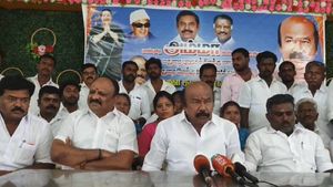 ஜெ.வின் உண்மை விசுவாசி இபிஎஸ்.. ஜானகிபோல் ஒபிஎஸ் விட்டுக்கொடுக்கனும் -அதிமுக எம்எல்ஏ ராஜன் செல்லப்பா 
