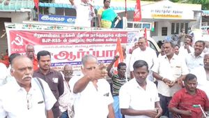 பாஜகவுக்கு எதிர்ப்பு! டீஸ்டா செதல்வாட்டை விடுவிக்ககோரி களமிறங்கிய மார்க்சிஸ்ட் கம்யூனிஸ்ட் கட்சி 