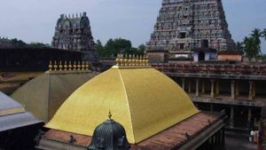 சிதம்பரம் நடராஜர் கோவில் கனகசபை! தேவாரம் - திருவாசகம் பாடிய மக்கள் அதிகாரம் அமைப்பினர்! 