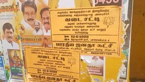 “வாங்க வாங்க.. வாக்காளர்களுக்கு வடை சட்டி வழங்கும் அமைச்சருக்கு வந்தனம்” - பாஜக போஸ்டரால் பரபரப்பு!