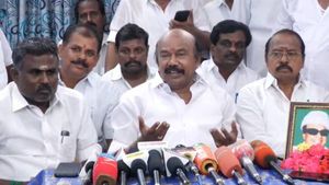 பன்னீர் இப்போ கண்ணீர் செல்வம்.. சுயநலவாதி ஓபிஎஸ்.. இப்படி செய்யலாமா? போட்டுத்தாக்கிய ராஜன் செல்லப்பா