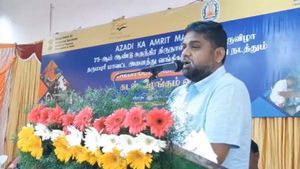 வங்கியில் இந்தியை திணிக்காதீர்கள்.. மீறினால் அரசாணை வரும்! - திமுக எம்பி செந்தில்குமார் எச்சரிக்கை 