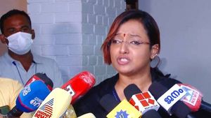 பின்வாங்க மாட்டேன்.. என்னை கொன்றுவிடுங்கள்.. எல்லா உண்மைகளும் மூடப்படும்- ஸ்வப்னா சுரேஷ் கண்ணீர் 