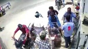 நெல்லை அருகே துணிகரம்.. பெட்ரோல் பங்க்கில் 