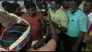 டக்கென கேமராவை வாங்கிய திருமாவளவன்.. அடுத்து செய்த காரியத்தால் நெகிழ்ந்த புகைப்படக் கலைஞர் 