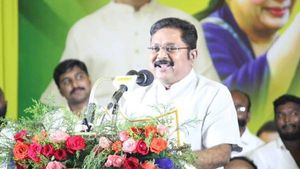 என்னடி மீனாட்சி.. சொன்னது என்னாச்சு? திமுக சாயம் வெளுத்துருச்சு - அட்டாக் மோடில் டிடிவி தினகரன்! 