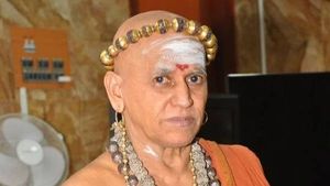 ஆளை விடுங்க.. பேட்டி கொடுத்தா.. வேட்டிய உருவி விட்ருவீங்க.. அவசரமாக கிளம்பிய மதுரை ஆதீனம் 