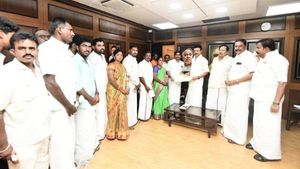 திமுகவில் இணைந்த அமமுக மாவட்டச் செயலாளர்! ஈரோடு மேற்கு மாவட்டத்தில் டிடிவி தினகரன் கூடாரம் காலி! 