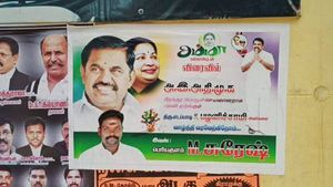 சர்ச்சை போஸ்டர் -”அதிமுகவின் நிரந்தர பொதுச்செயலாளர் இபிஎஸ்” ஓபிஎஸ்-ன் சொந்த ஊரிலேயே சம்பவம் 