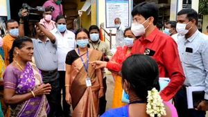  கொஞ்சம் பொறுங்கள்.. ரேஷன் கடைகள் எல்லாம் மாடர்ன் கடைகளாக மாறும்..! அடித்து சொல்லும் ராதாகிருஷ்ணன்