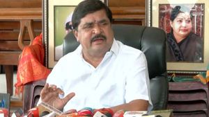 நன்றி மறந்த ஓபிஎஸ், எடப்பாடி இரண்டு பேரும் அதிமுகவை விட்டு விலகுங்க! ஆறுகுட்டி எம்எல்ஏ அதிரடி! 