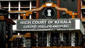 சிபிஎம் நிர்வாகி படுகொலை.. ஆர்எஸ்எஸ் அமைப்பினர் 13 பேர் விடுதலை.. கேரளா உயர்நீதிமன்றம் தீர்ப்பு 