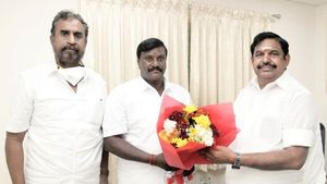 அதிமுகவில் இணைந்த கோவை திமுக பிரமுகர்! ஸ்கெட்ச் போட்டு தூக்கிய மாஜி அமைச்சர் எஸ்.பி.வேலுமணி! 