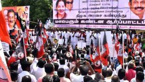 அதிமுக கொடிகளில் ஓபிஎஸ் - இபிஎஸ் புகைப்படம்.. விருத்தாசலத்தில் நடைபெற்ற போராட்டத்தில் ருசிகரம்! 