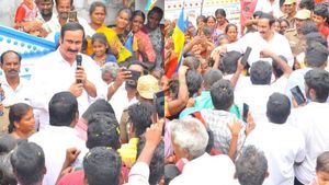கிராமம் கிராமமாக பாமக! தந்தையின் ‘திட்டத்தை’ கையிலெடுத்த தனயன்! அன்புமணியை உருக வைத்த ’குடும்ப கதை’!